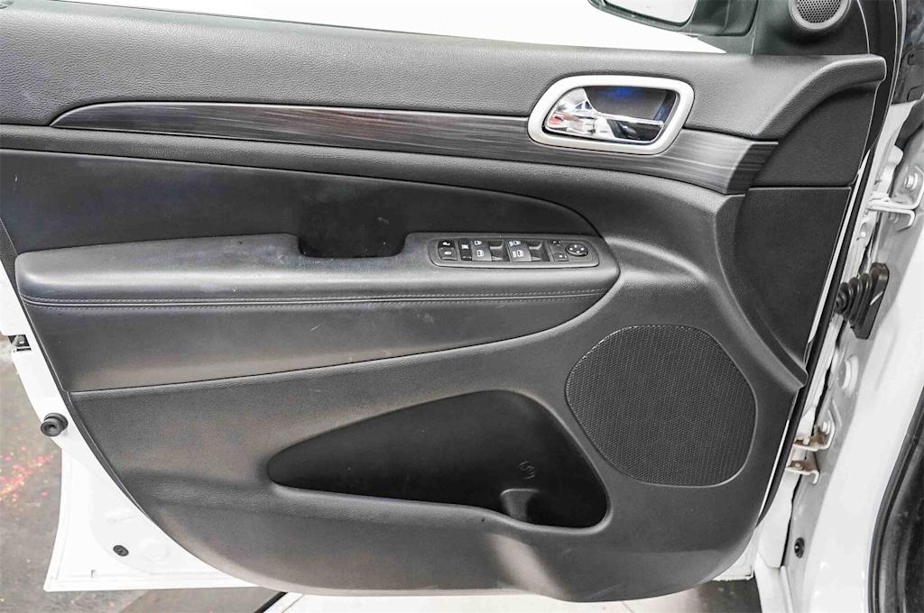 Thumbnail: 2022 Jeep Grand Cherokee - 25