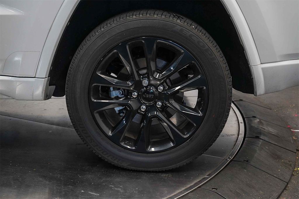 Thumbnail: 2022 Jeep Grand Cherokee - 21