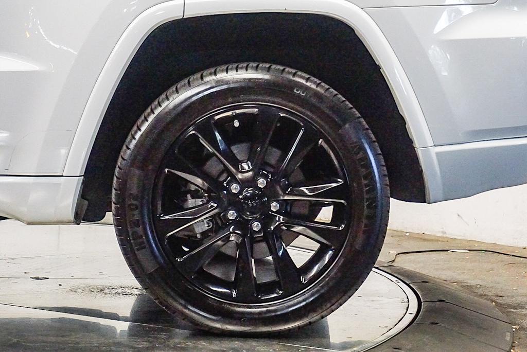 Thumbnail: 2022 Jeep Grand Cherokee - 24