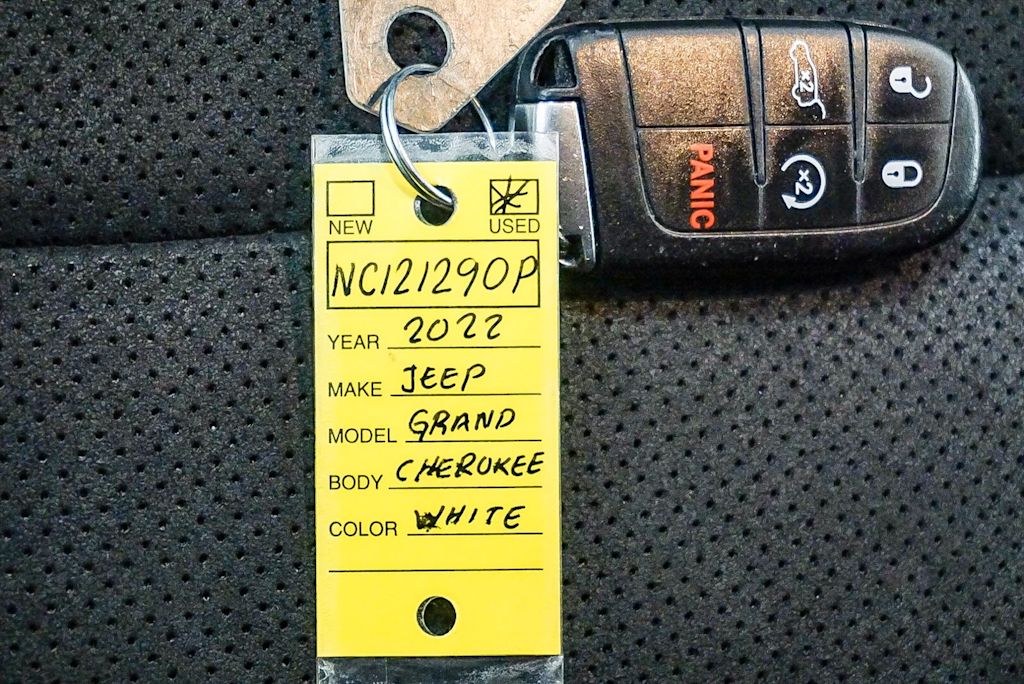 Thumbnail: 2022 Jeep Grand Cherokee - 18