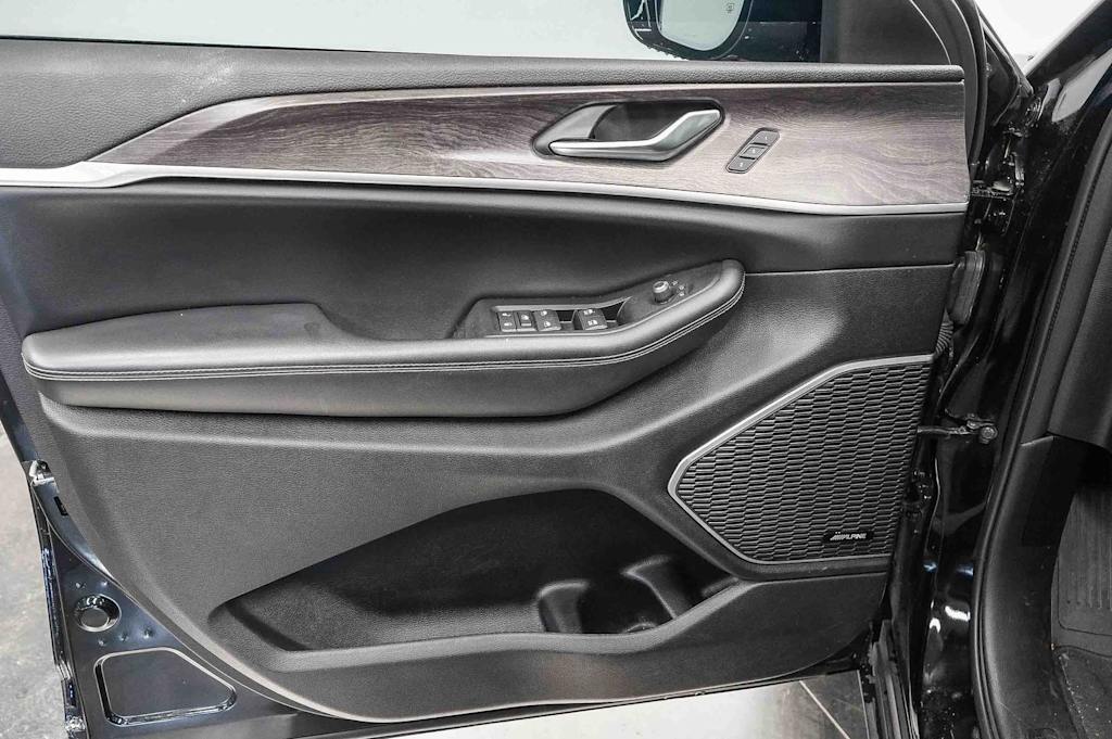 Thumbnail: 2023 Jeep Grand Cherokee - 25