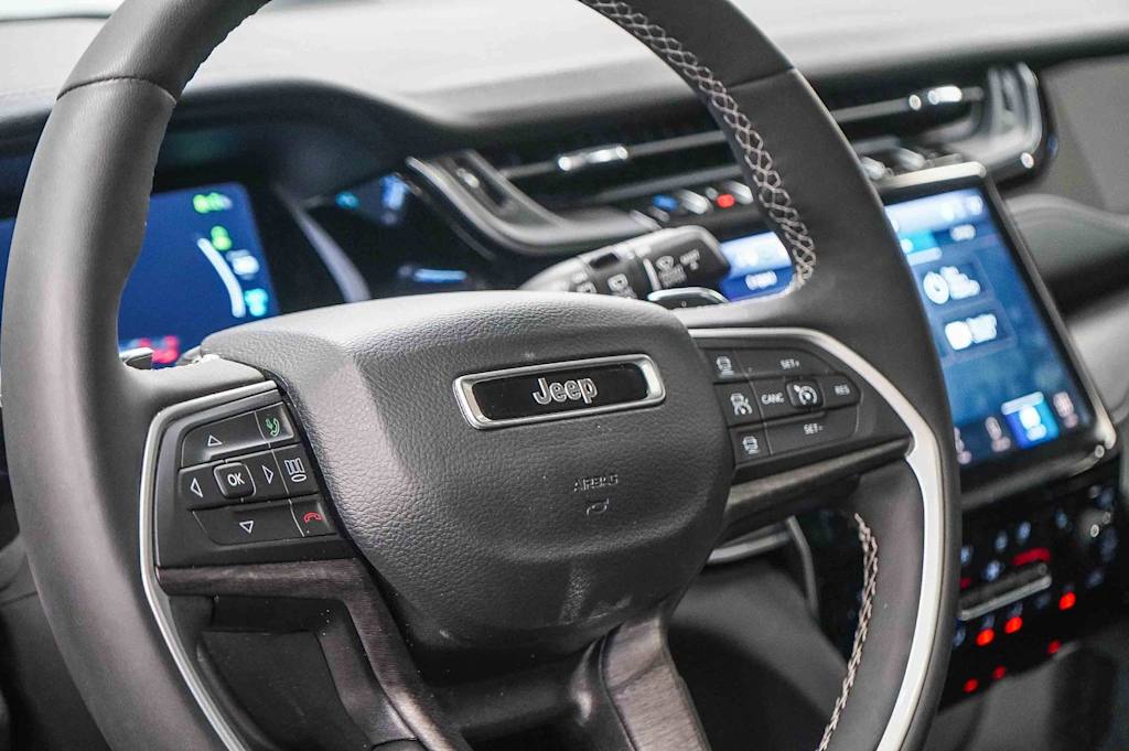 Thumbnail: 2023 Jeep Grand Cherokee - 24