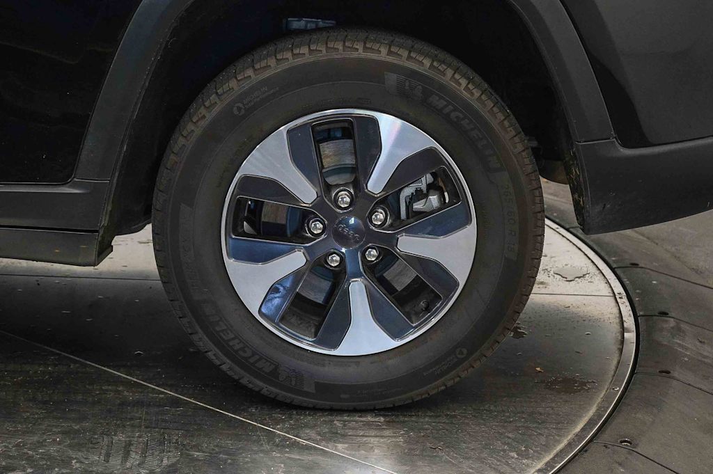 Thumbnail: 2023 Jeep Grand Cherokee - 21