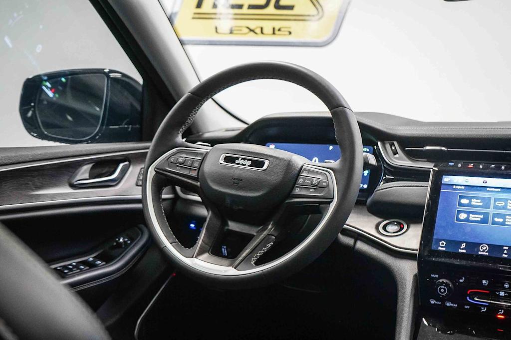 Thumbnail: 2023 Jeep Grand Cherokee - 13