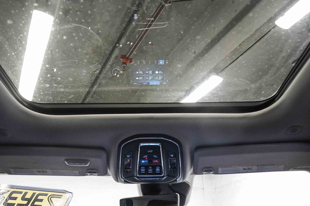 Thumbnail: 2023 Jeep Grand Cherokee - 23