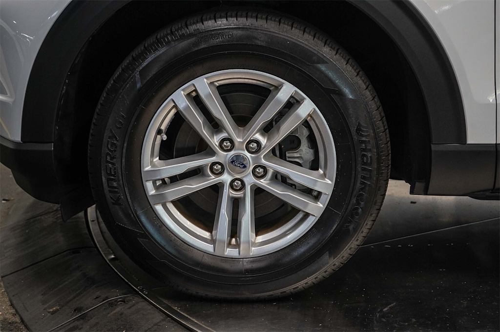 Thumbnail: 2022 Ford Explorer - 7