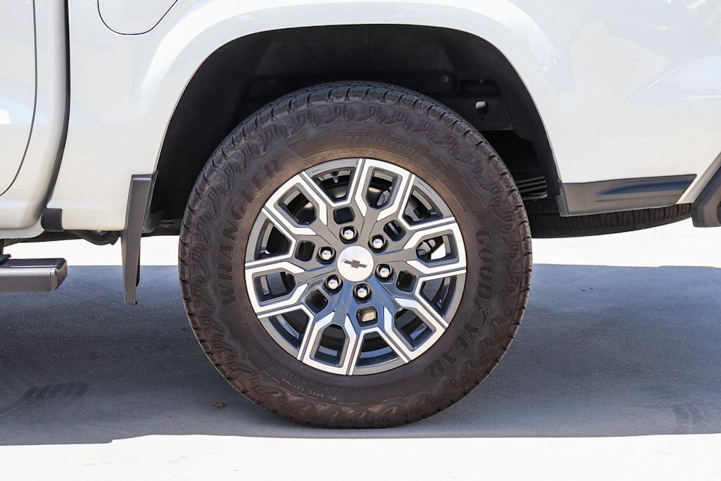 Thumbnail: 2024 Chevrolet Colorado - 21