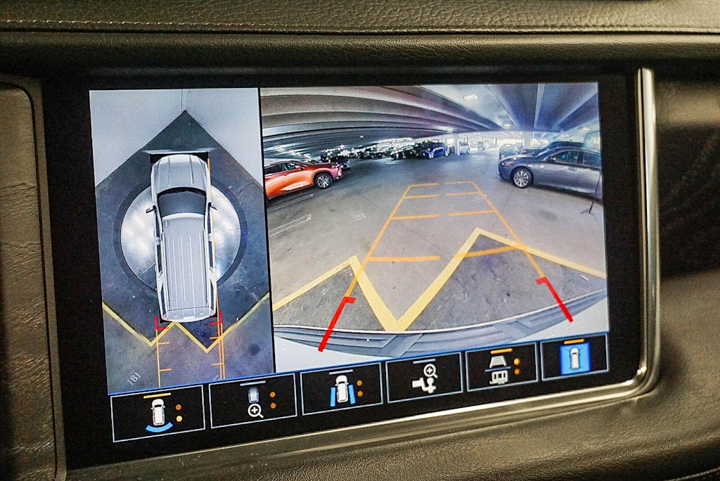 Thumbnail: 2021 GMC Yukon XL - 28