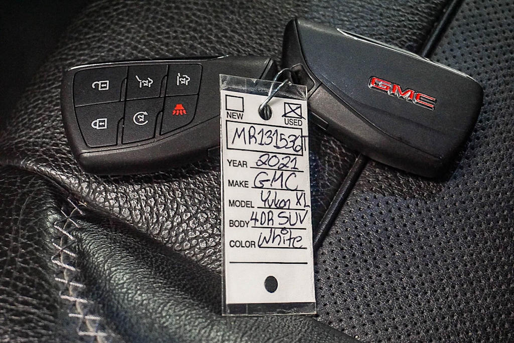 Thumbnail: 2021 GMC Yukon XL - 16