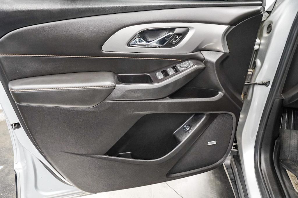 Thumbnail: 2020 Chevrolet Traverse - 25