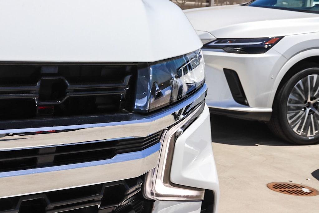 Thumbnail: 2023 Chevrolet Suburban - 20