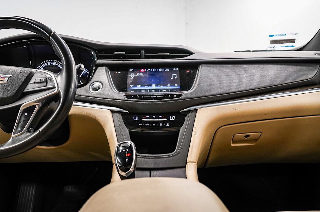 2017 Cadillac XT5 Base 8