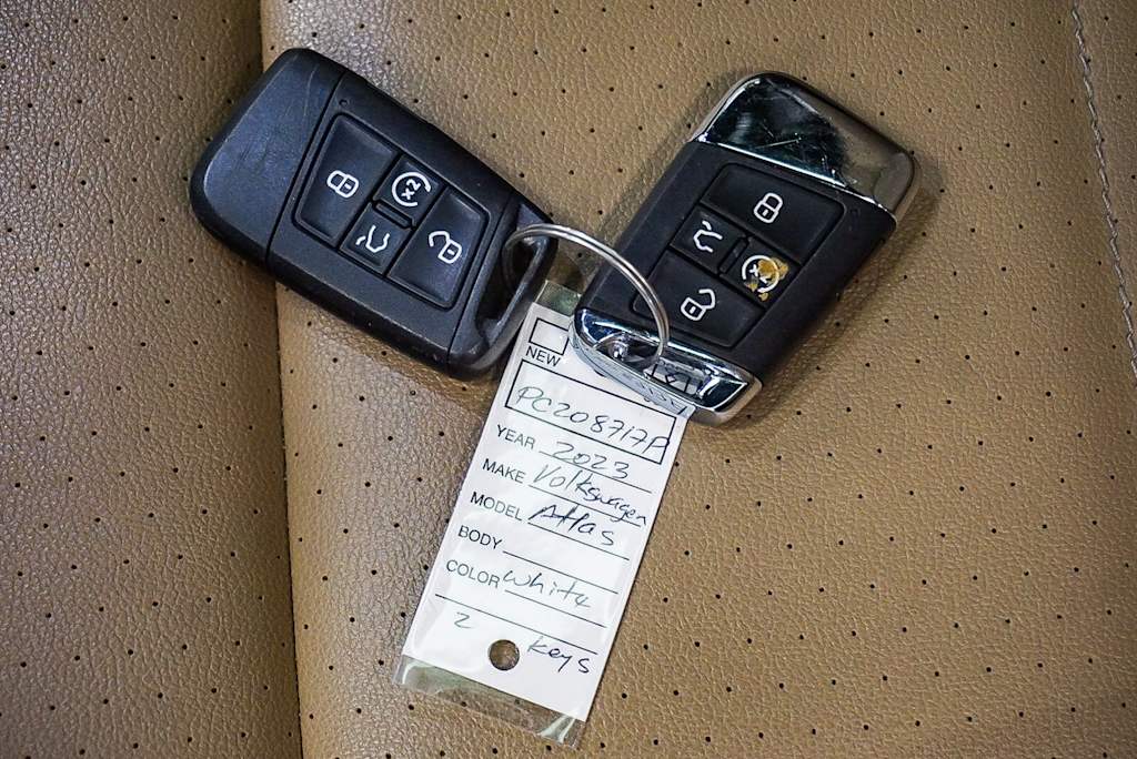 Thumbnail: 2023 Volkswagen Atlas - 16