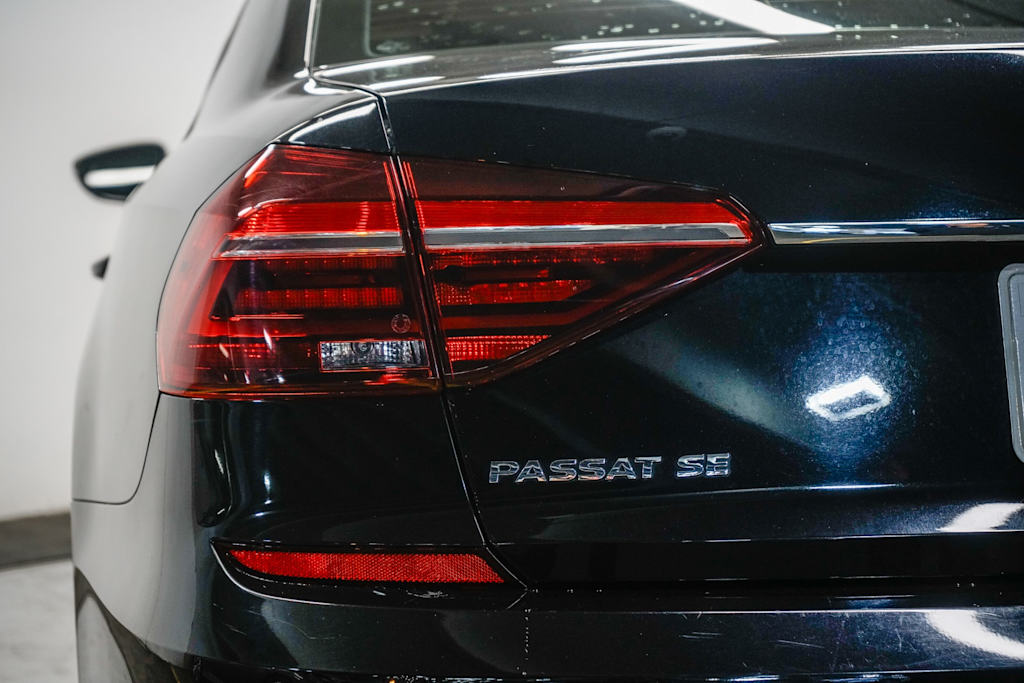 2018 Volkswagen Passat SE 19