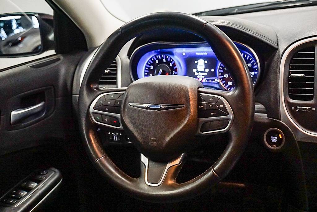 Thumbnail: 2022 Chrysler 300 - 8