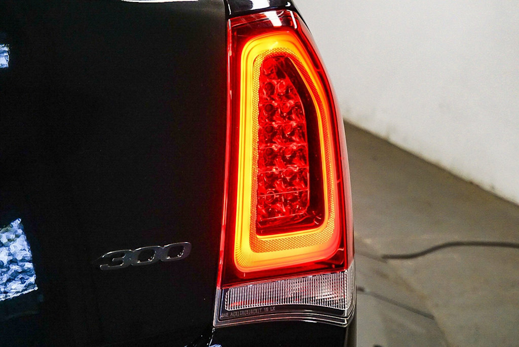 Thumbnail: 2022 Chrysler 300 - 21