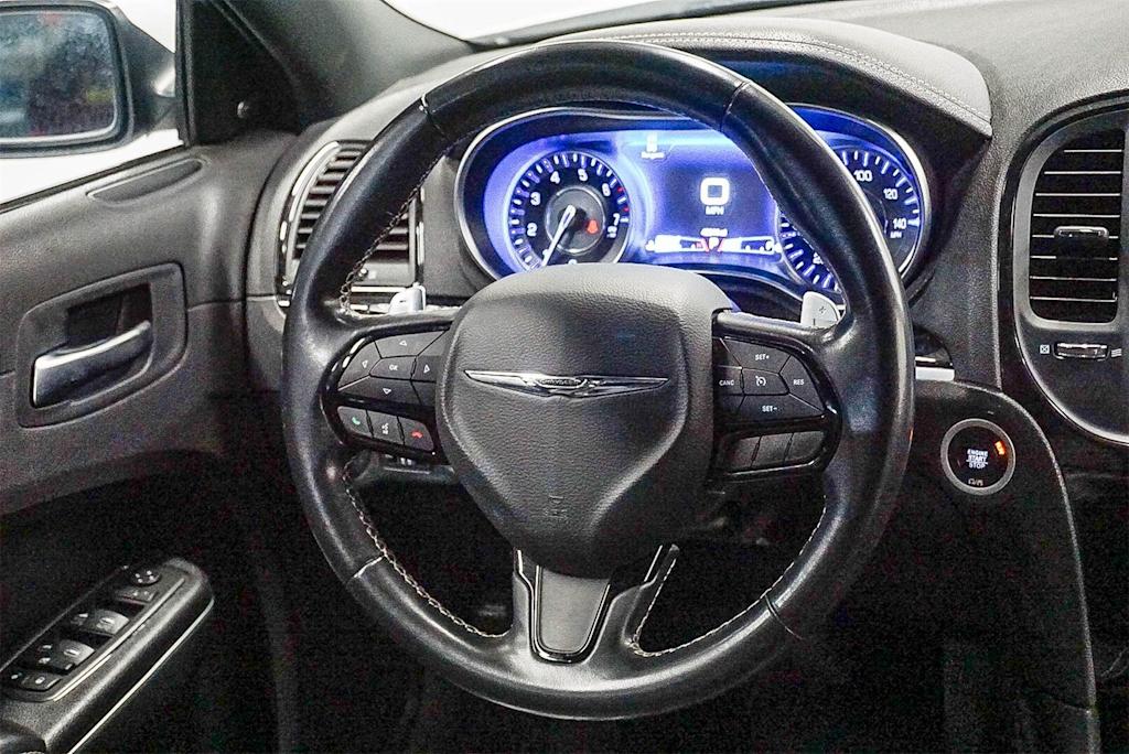 Thumbnail: 2022 Chrysler 300 - 8