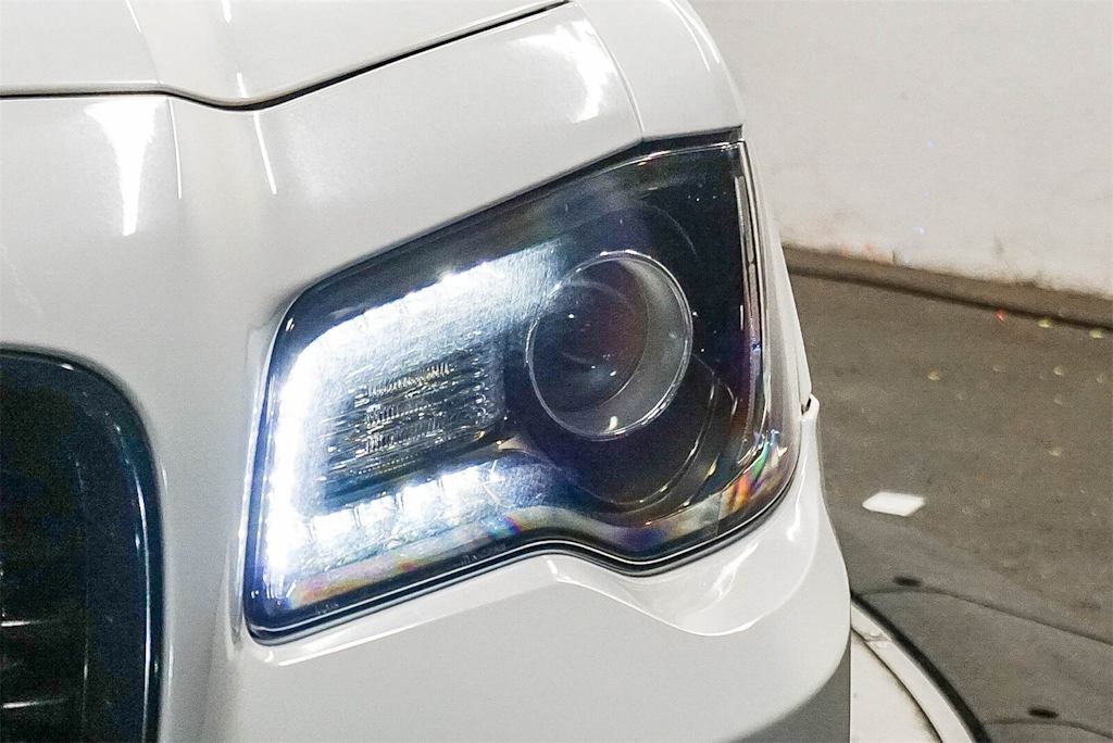 Thumbnail: 2022 Chrysler 300 - 17