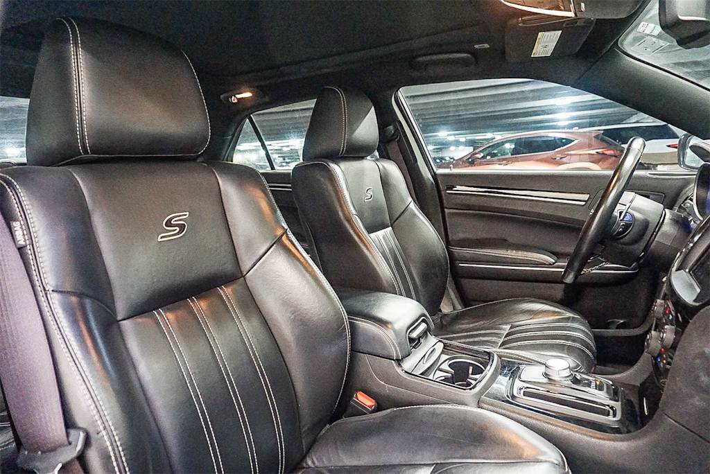 Thumbnail: 2022 Chrysler 300 - 9