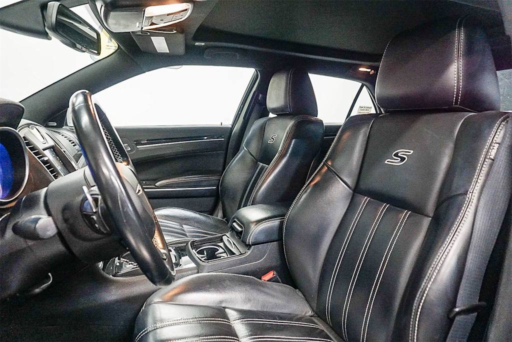 Thumbnail: 2022 Chrysler 300 - 10