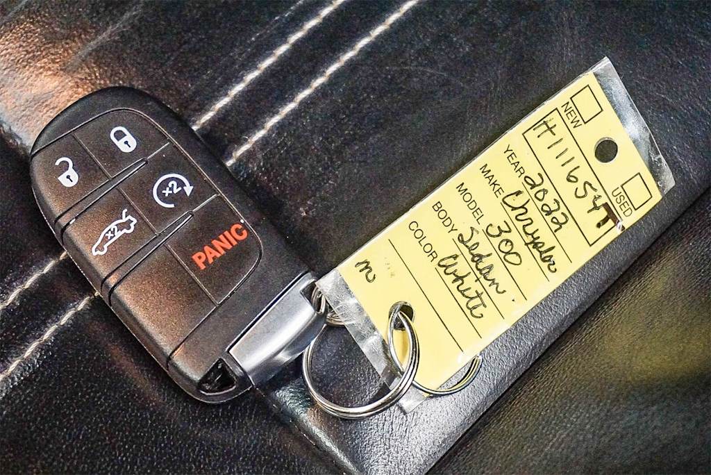 Thumbnail: 2022 Chrysler 300 - 14