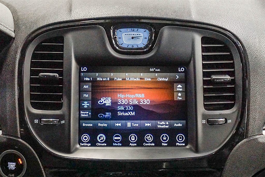 Thumbnail: 2022 Chrysler 300 - 21