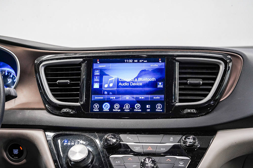 Thumbnail: 2017 Chrysler Pacifica - 22
