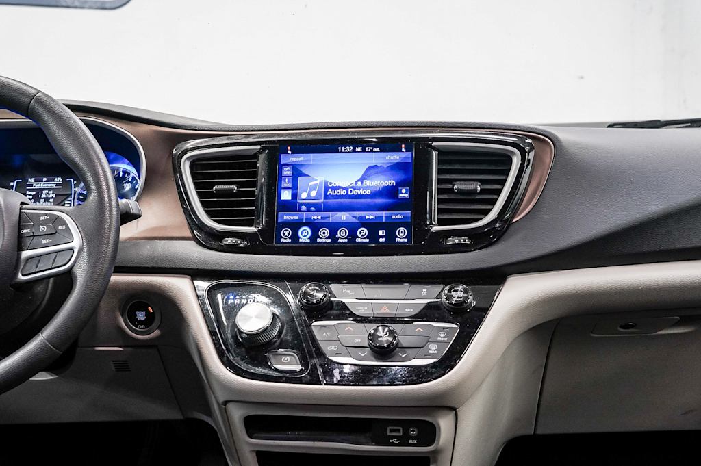 Thumbnail: 2017 Chrysler Pacifica - 13