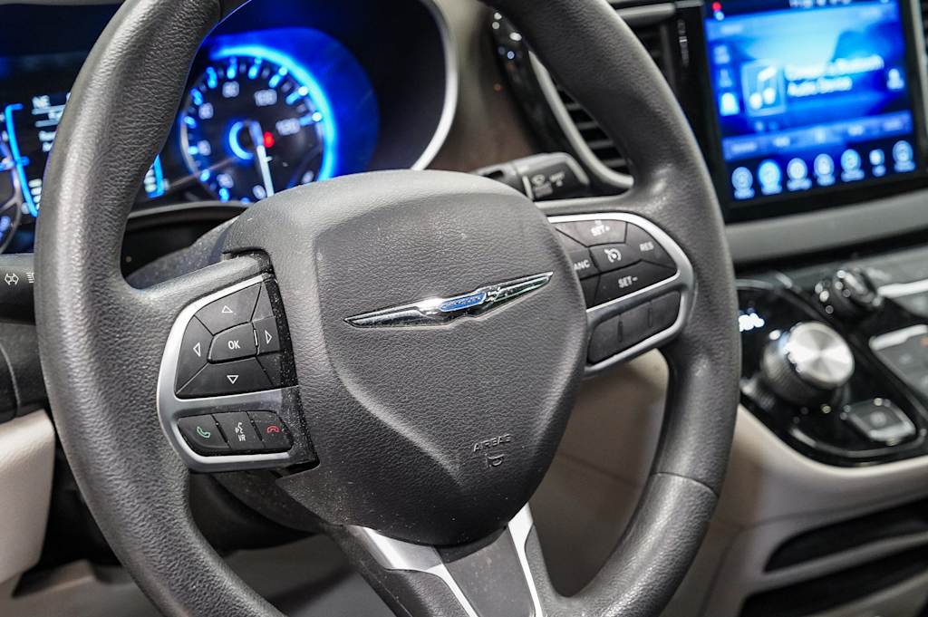 Thumbnail: 2017 Chrysler Pacifica - 12