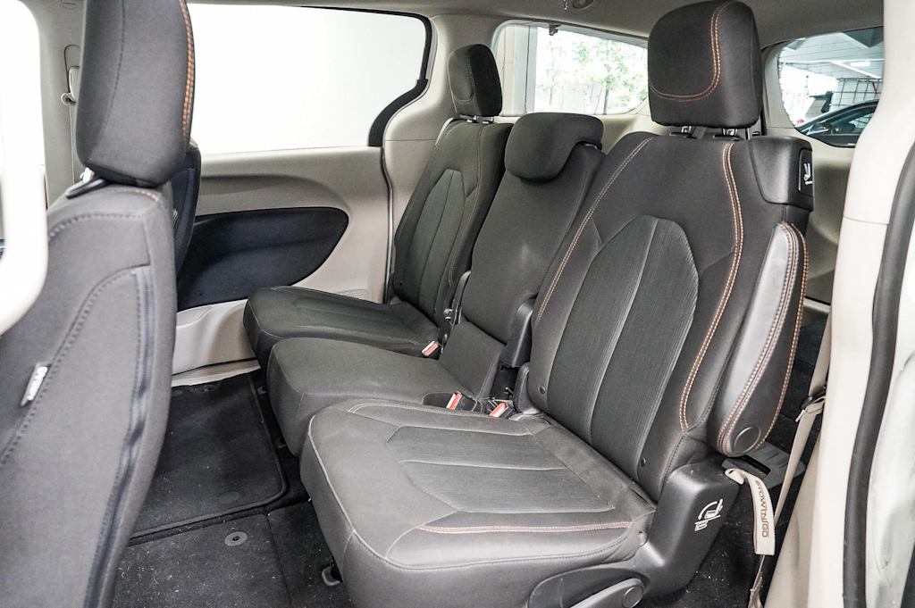 Thumbnail: 2017 Chrysler Pacifica - 11
