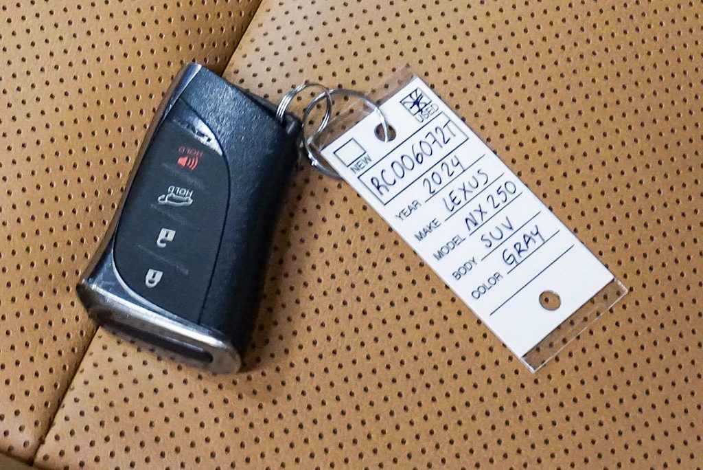 Thumbnail: 2024 Lexus ES - 15