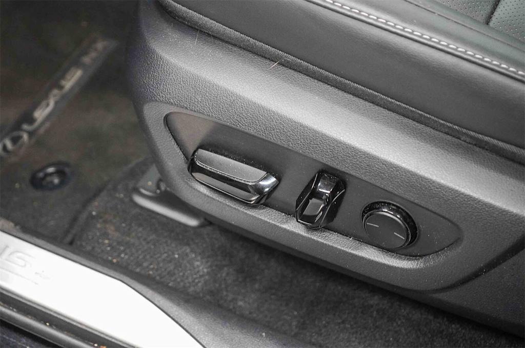 Thumbnail: 2025 Lexus ES - 27