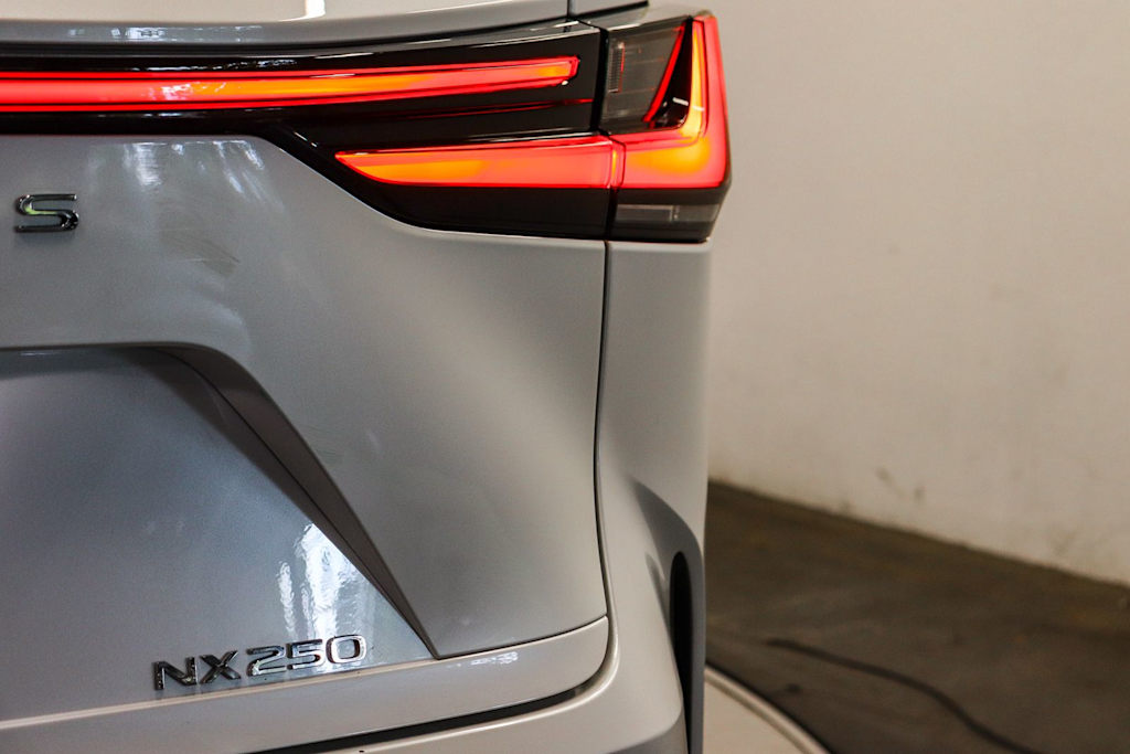 Thumbnail: 2025 Lexus ES - 23