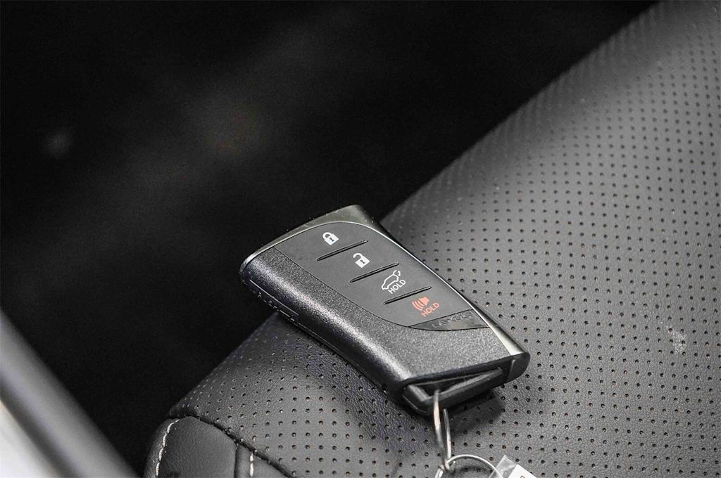 Thumbnail: 2025 Lexus ES - 16