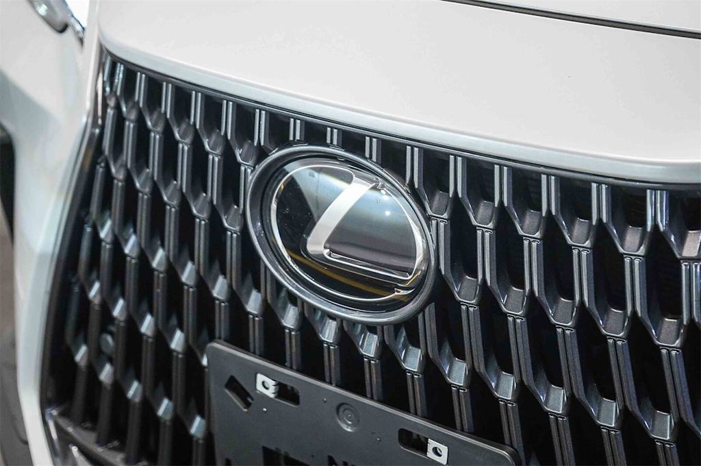 Thumbnail: 2025 Lexus ES - 21