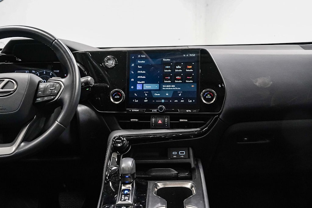 Thumbnail: 2025 Lexus ES - 8
