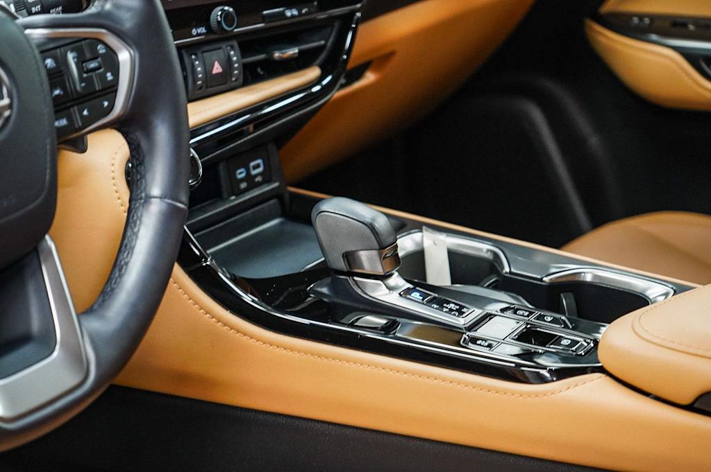 Thumbnail: 2024 Lexus ES - 12