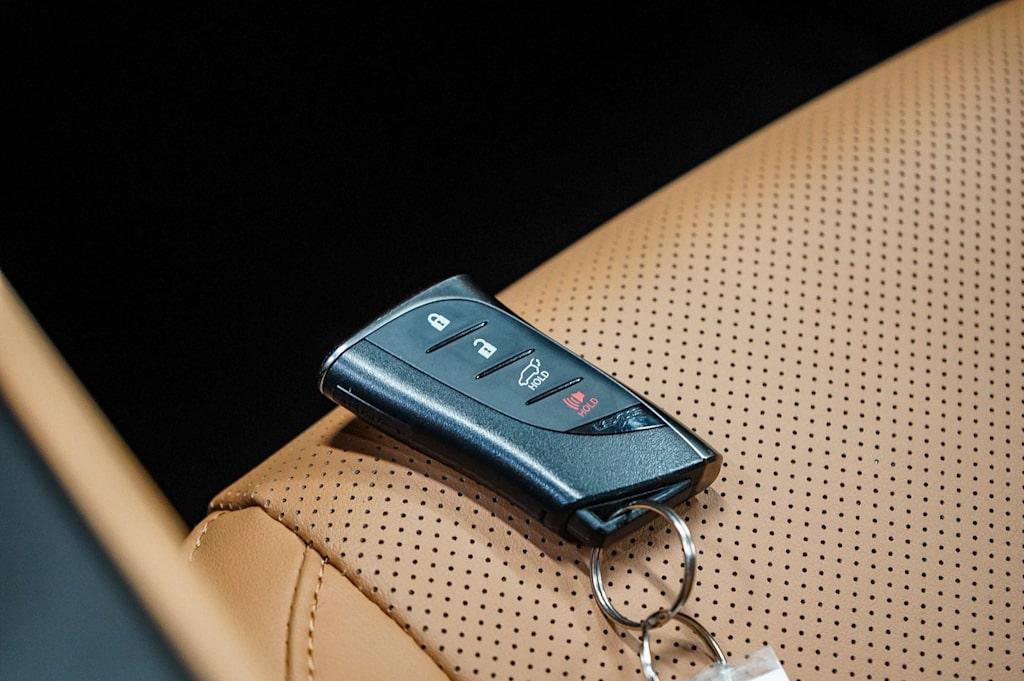 Thumbnail: 2024 Lexus ES - 15