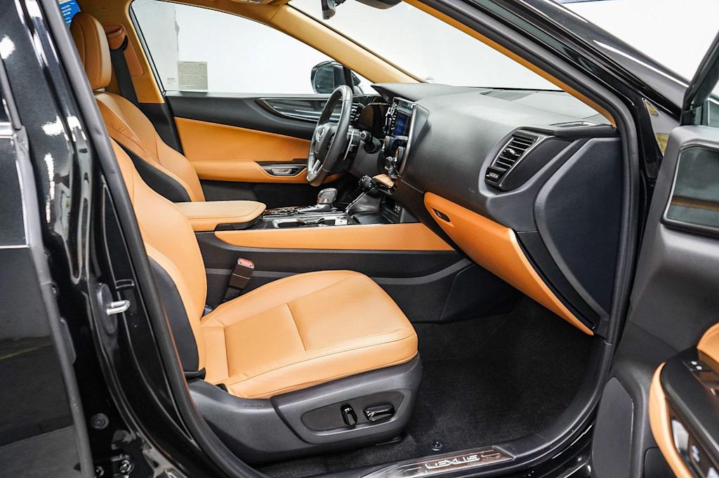 Thumbnail: 2024 Lexus ES - 7
