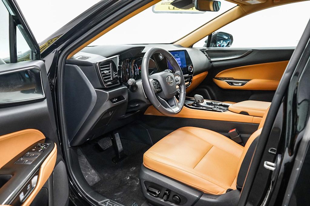 Thumbnail: 2024 Lexus ES - 8