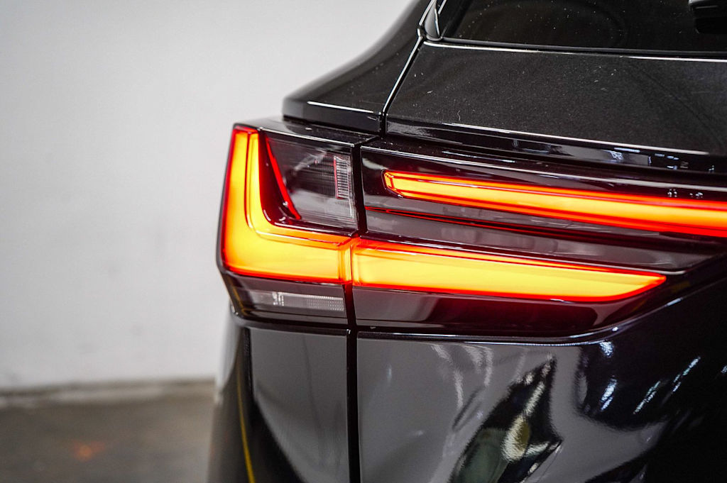Thumbnail: 2024 Lexus ES - 22