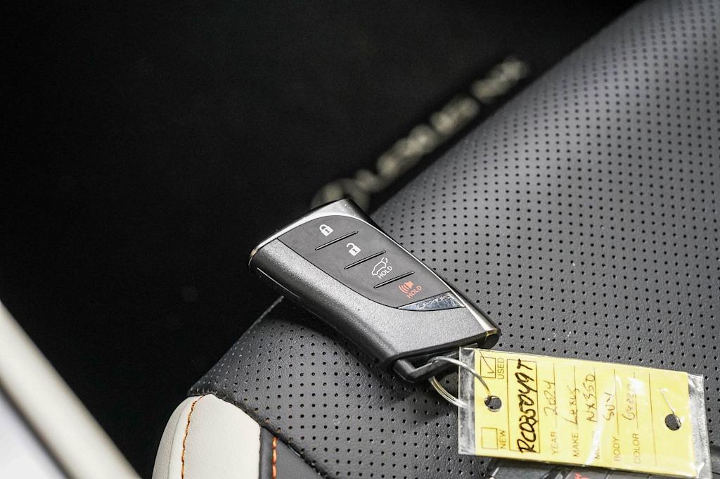 Thumbnail: 2024 Lexus ES - 16