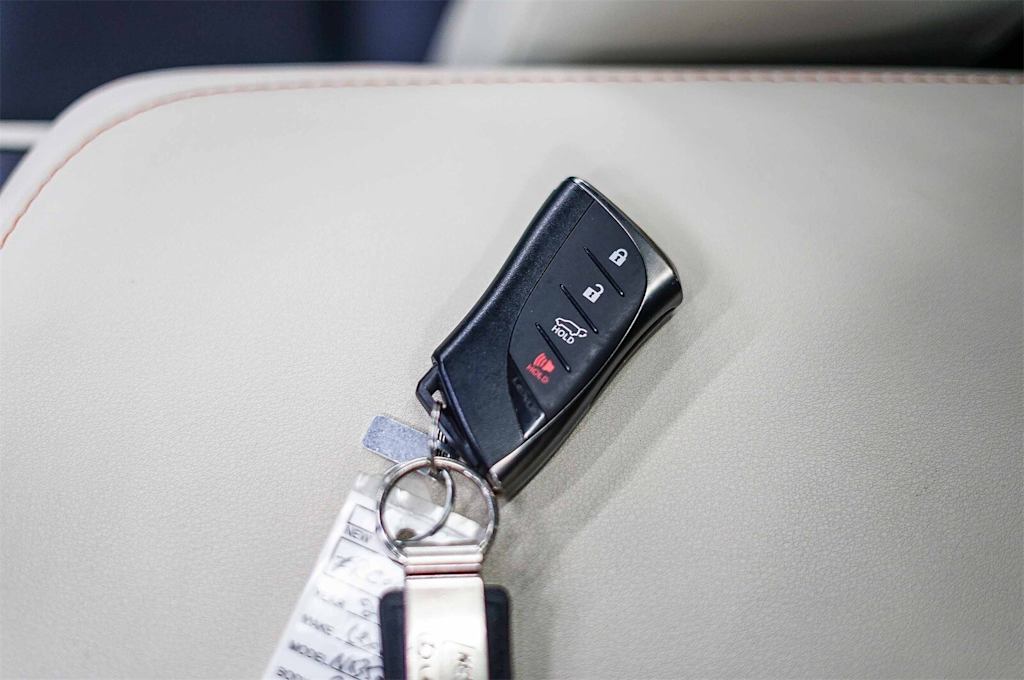 Thumbnail: 2024 Lexus ES - 16