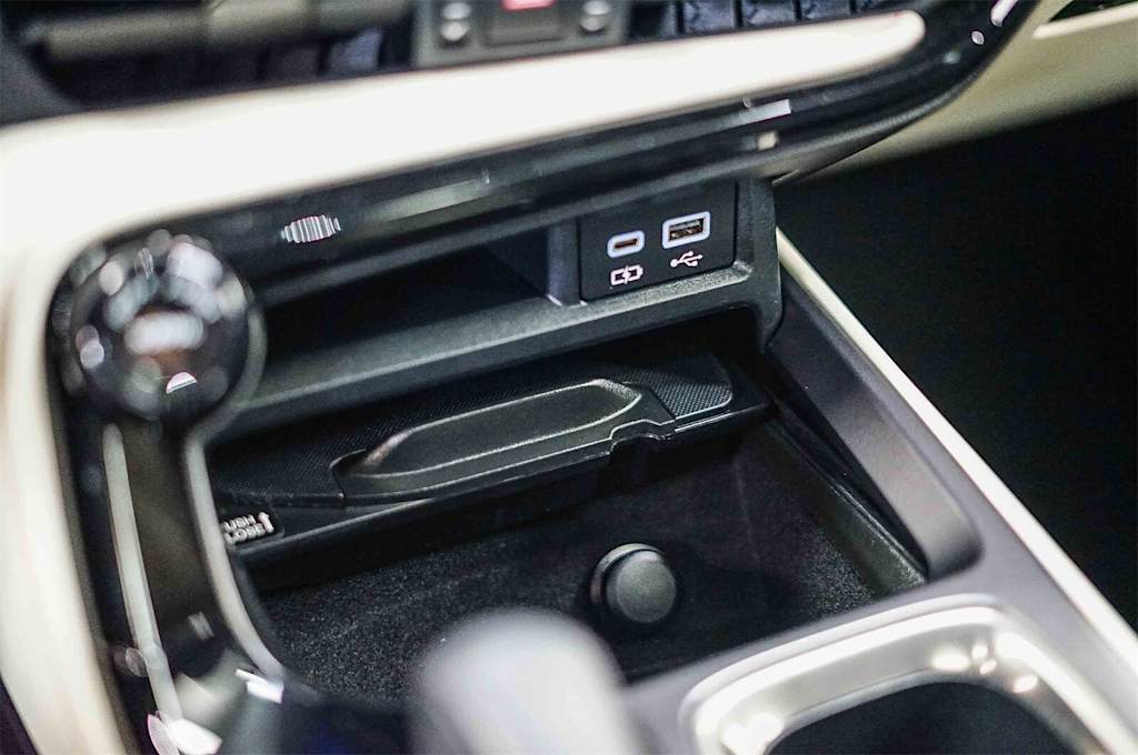 Thumbnail: 2024 Lexus ES - 28