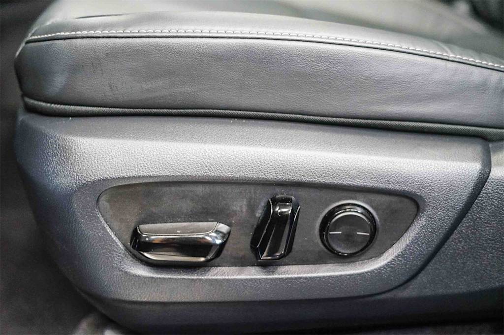 Thumbnail: 2025 Lexus ES - 26