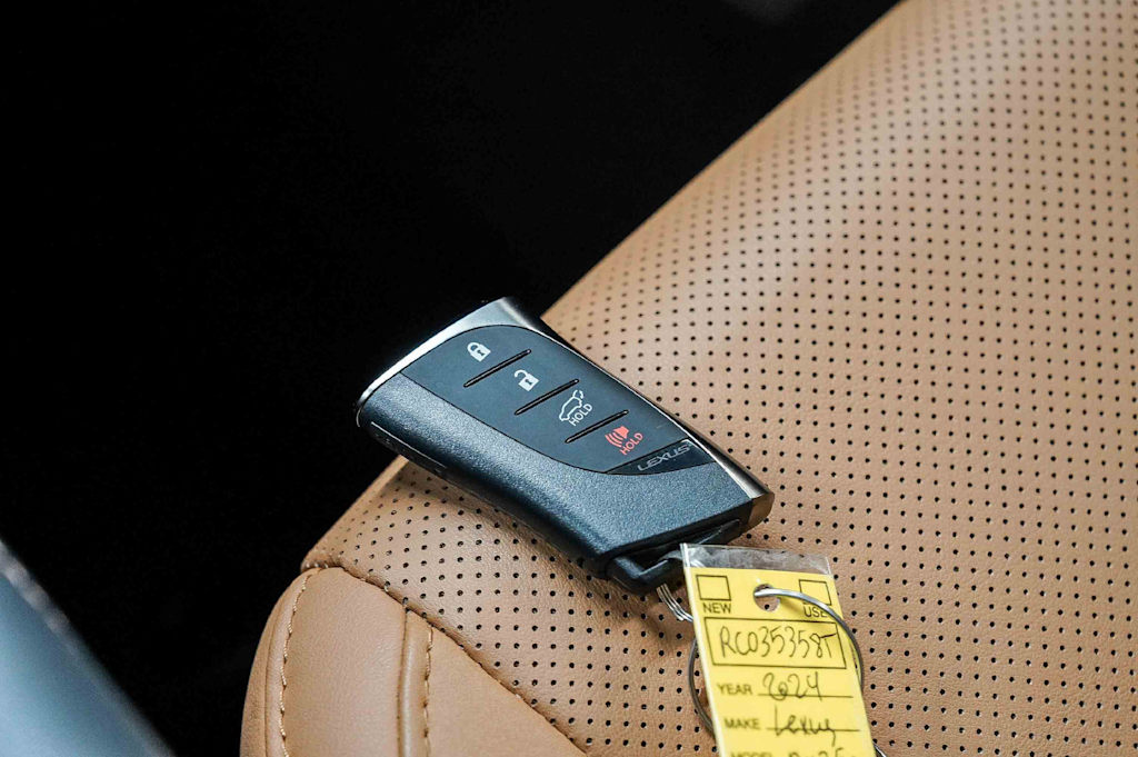 Thumbnail: 2024 Lexus RX - 17