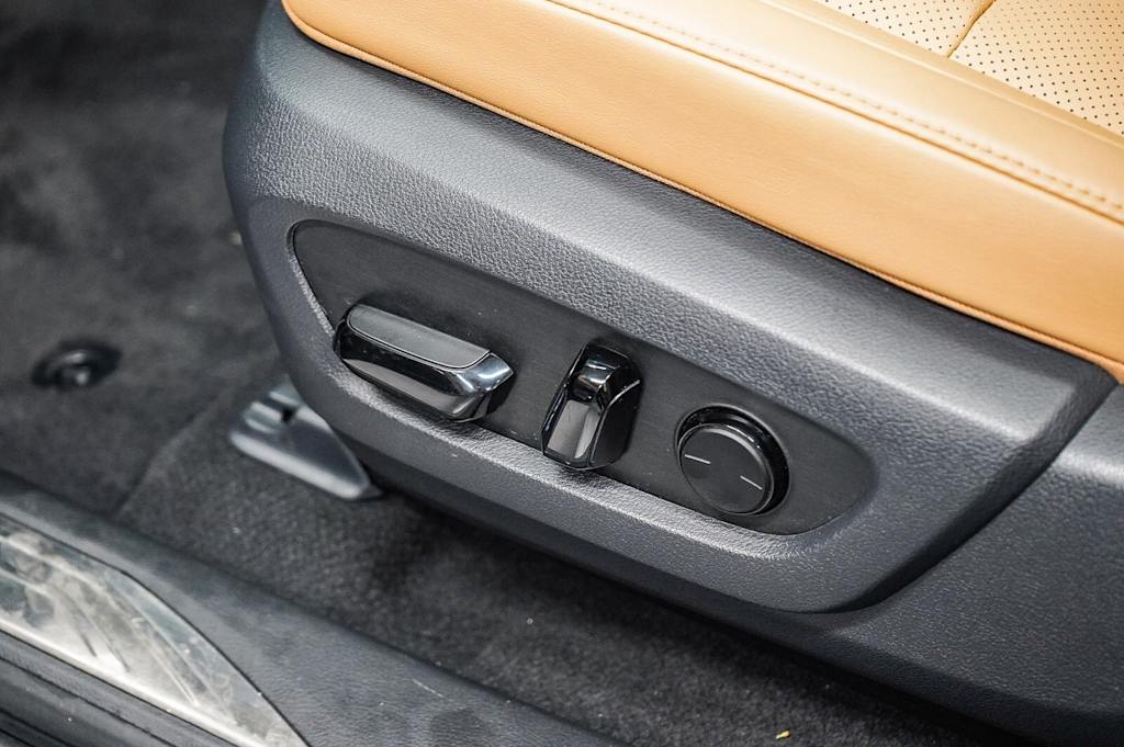 Thumbnail: 2025 Lexus RX - 28