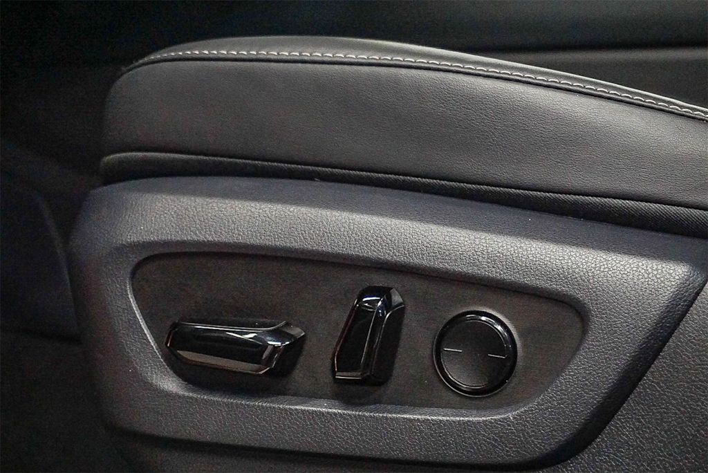 Thumbnail: 2025 Lexus ES - 26