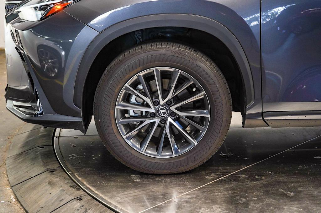 Thumbnail: 2024 Lexus ES - 6