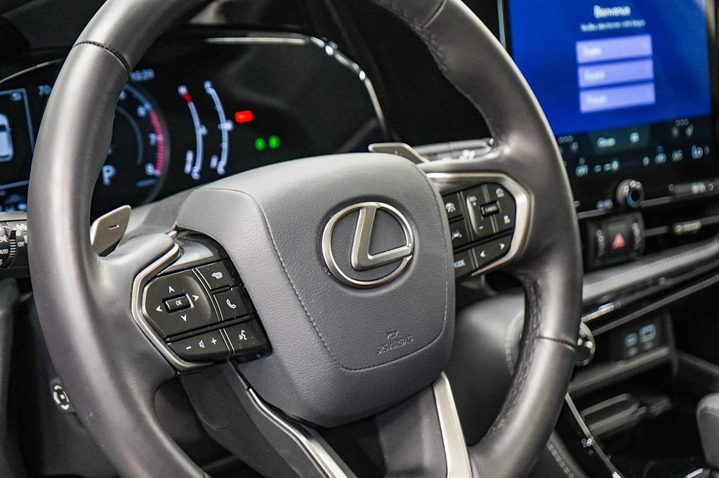 Thumbnail: 2025 Lexus ES - 26